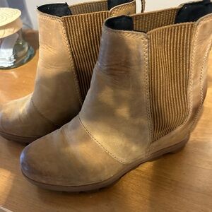 Tan wedge Sorel